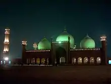 Image 68Badshahi Mosque built under the Mughal emperor Aurangzeb in Lahore, Pakistan (from Culture of Asia)