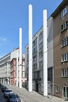 Monument showing the size of the synagogue