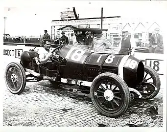 1913 Indianapolis 500 - Johnny Jenkins on Schacht #18. Retired, crankcase failure.