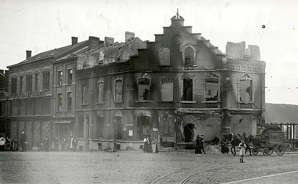 Corner of Rue du Grand Central and Viaduc Avenue.