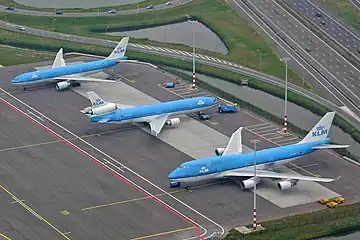 Image 21Three widebodies: KLM's Airbus A330 twinjet, McDonnell Douglas MD-11 trijet and Boeing 747-400 quadjet (from Wide-body aircraft)