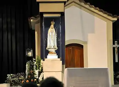Closeup of the altar and the Virgin’s image.