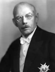 Marcus Wallenberg Sr.. (1864–1943) Wearing the star of a Knight of the Seraphim.
