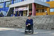 Роман Жданов у спорткомплекса "Заря"