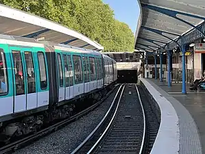 MF 01 rolling stock on Line 5 at Quai de la Rapée