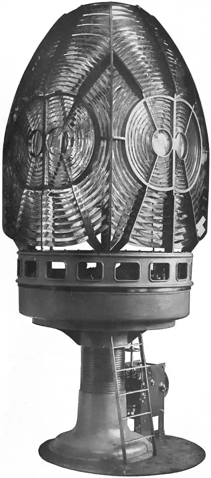 EB1911 - Lighthouse - Fig. 55.—Pachena Point Lighthouse, B.C.—First order double-flashing apparatus.jpg